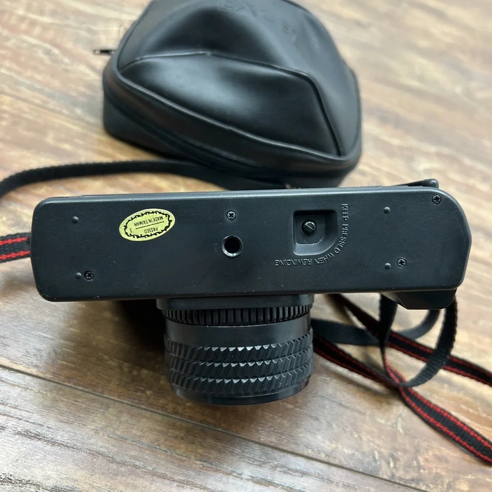 Excel Deluxe-I 35MM Film Camera with Strap And Original‎ Case Untested